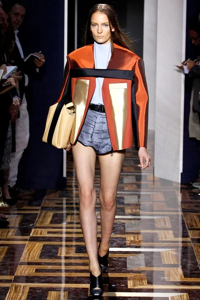 Look 3
